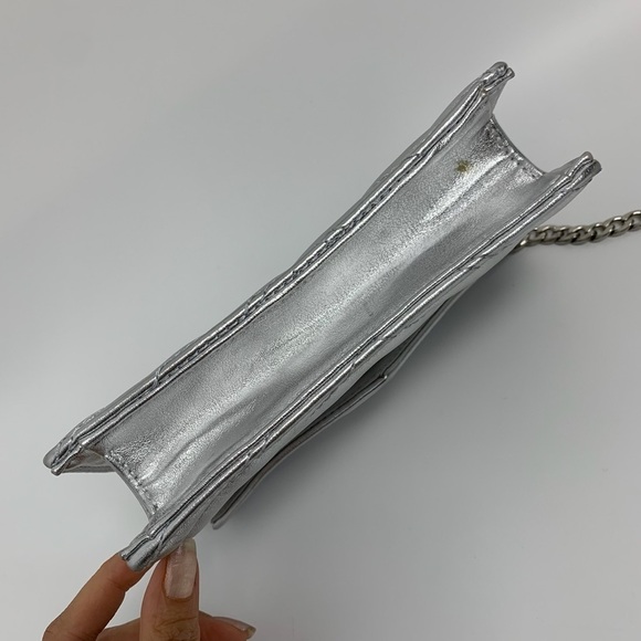 Express Mini Quilted faux vegan leather Crossover crossbody Bag - Picture 7 of 12